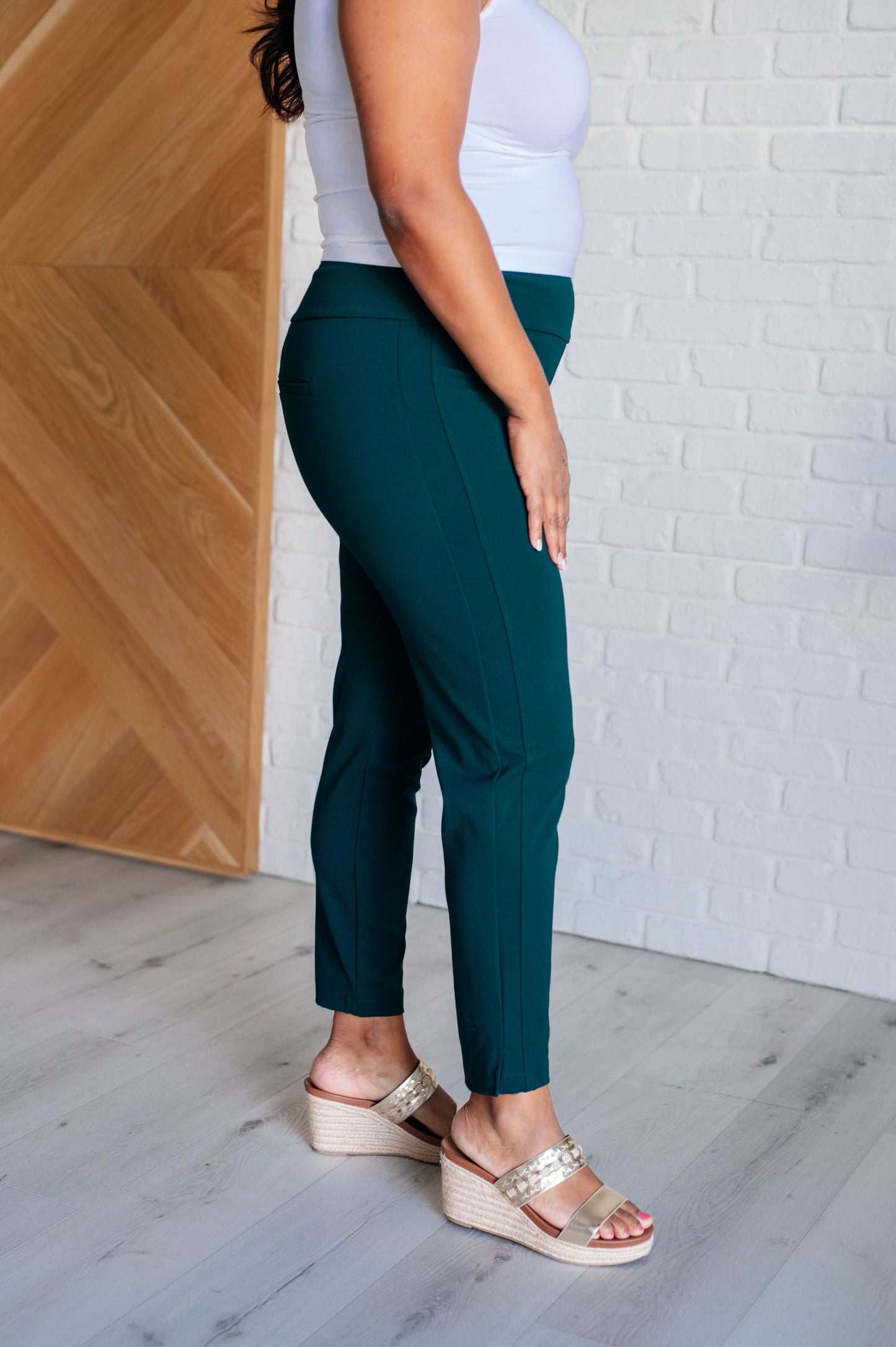 Magic Ankle Crop Skinny Pants in Hunter Green