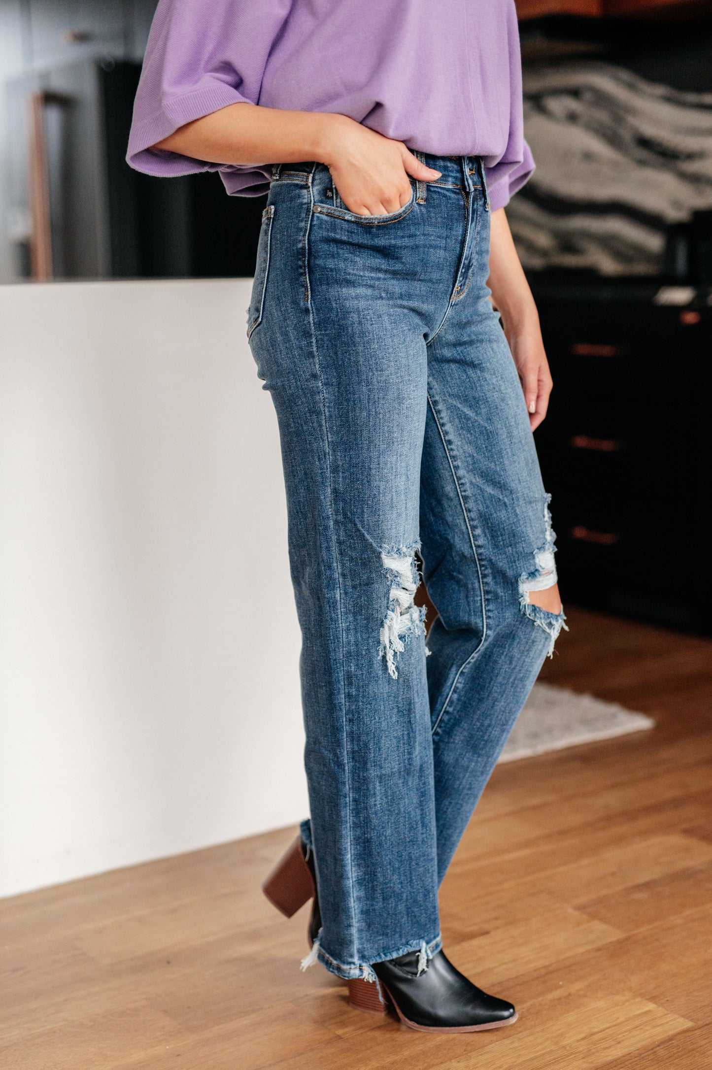 Judy Blue Rose High Rise 90's Straight Jeans in Dark Wash